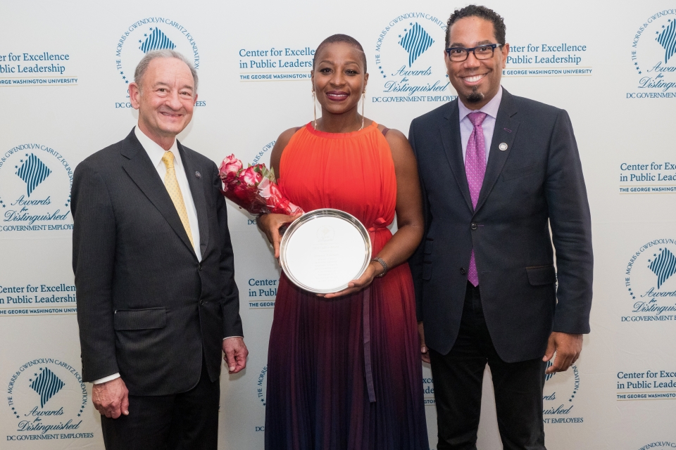 GW President (left) with two Cafritz awardees