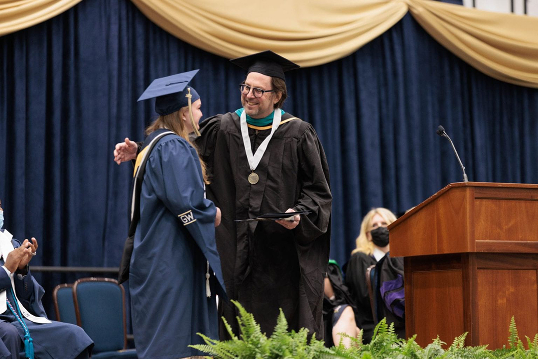 Award presentation at 2022 Commencement